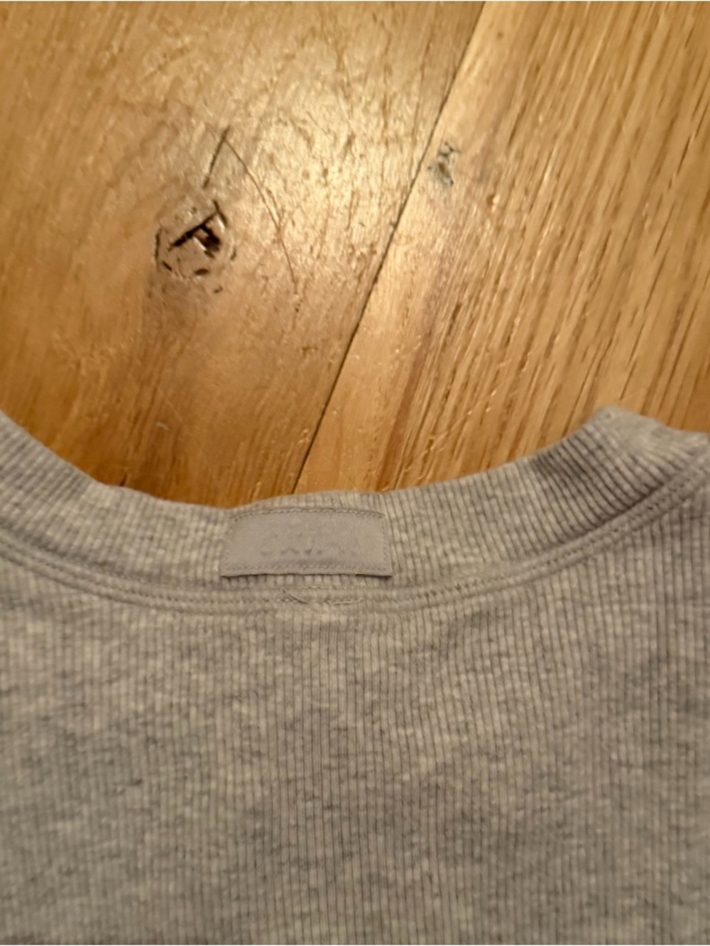 Skims Ribbed Cotton Henley Top - Picture 4 of 4